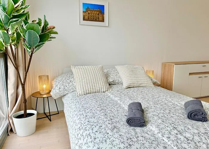 Modern Stylish Luxury With Parking *