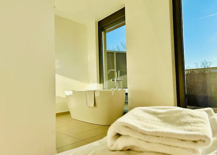 Modern Stylish Luxury With Parking *