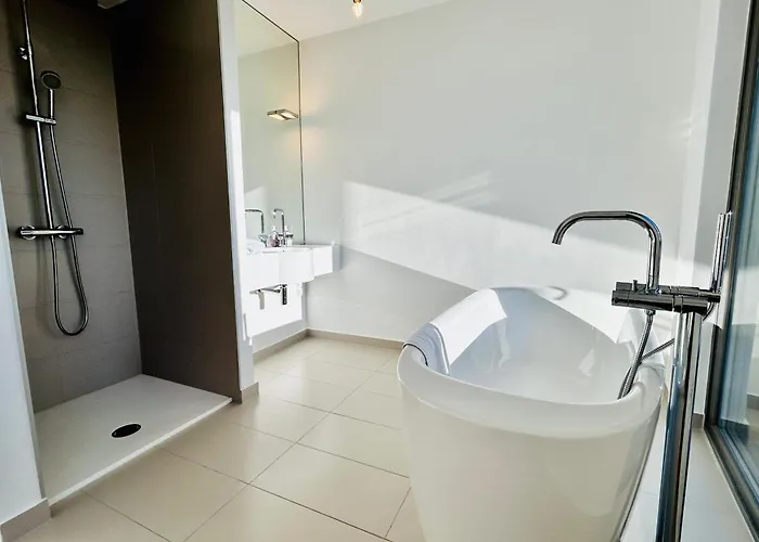Modern Stylish Luxury With Parking *
